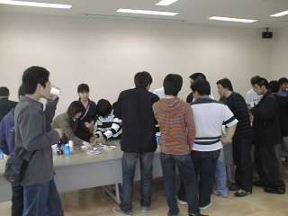 Hisi2.jpg (10KB) ���ȉ�̒��̊w�����N